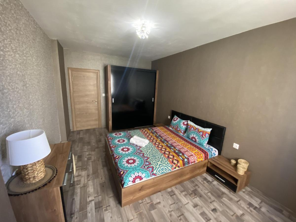 Lovely Cozy Apartment โซเฟีย ภายนอก รูปภาพ