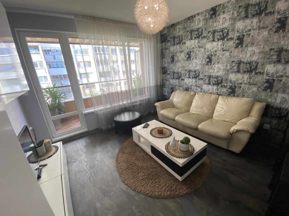 Lovely Cozy Apartment โซเฟีย ภายนอก รูปภาพ
